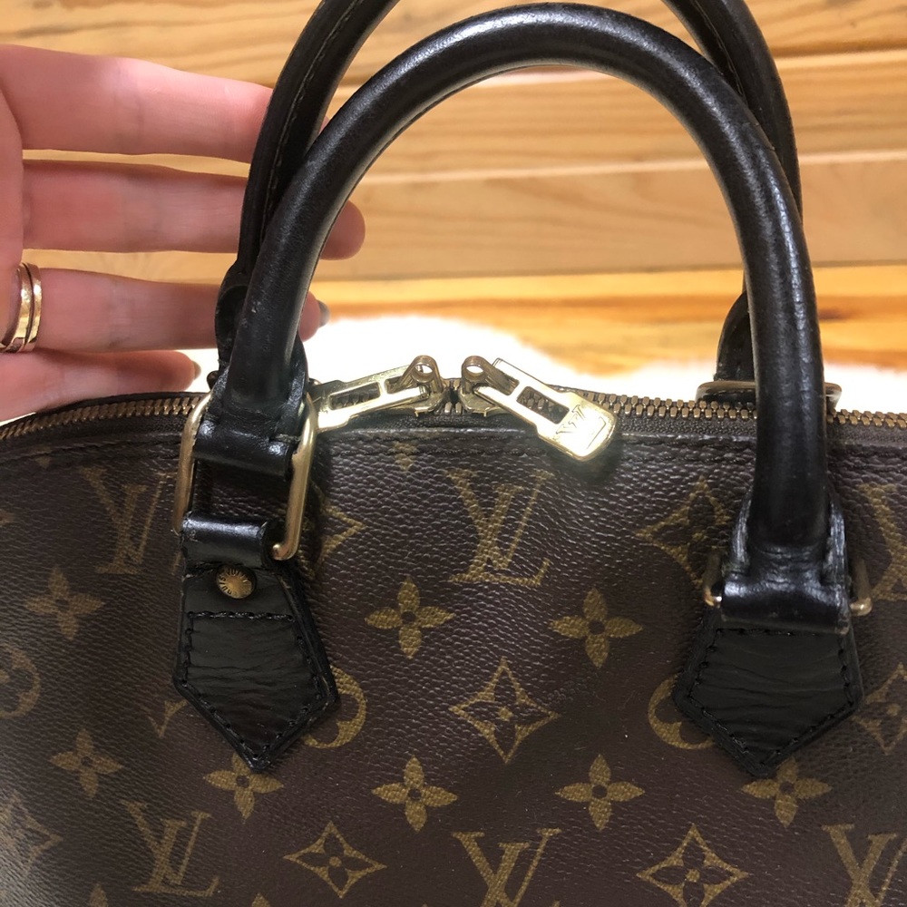 Authentic Louis Vuitton Alma PM purse - Picture 6 of 16